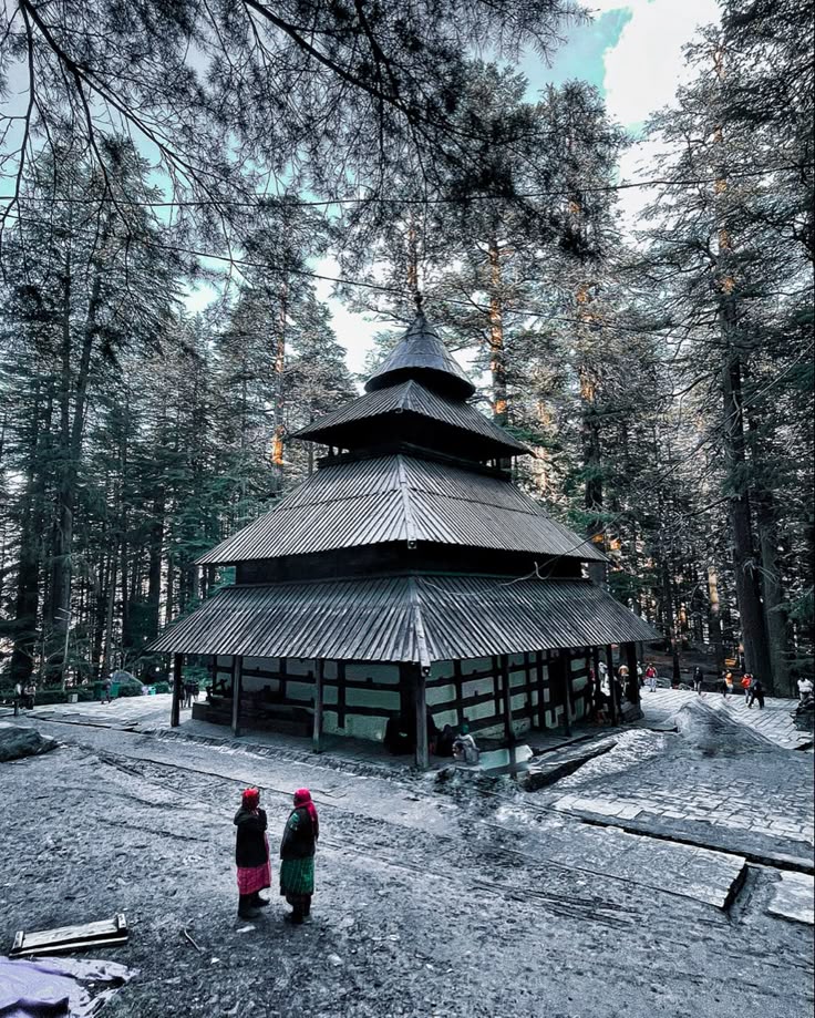 mall road - hadimba temple -old manali (2).jpg